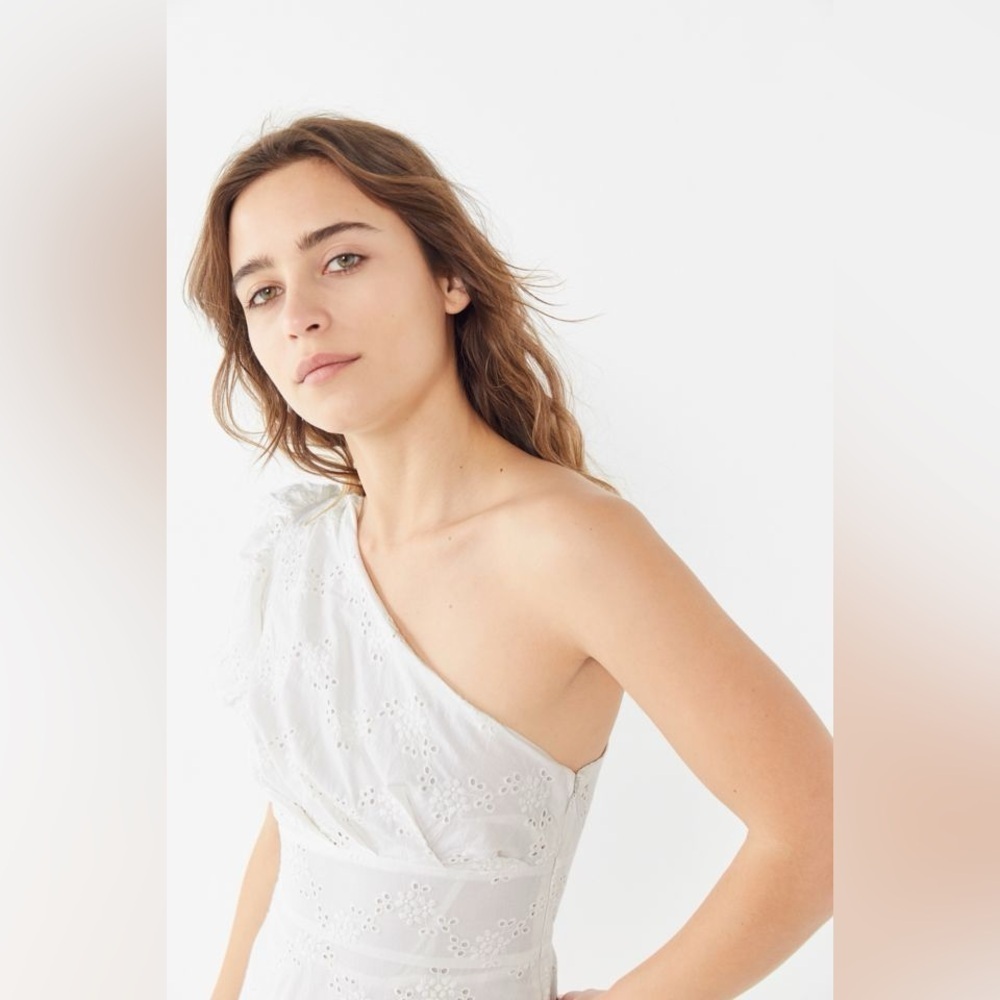 NWT - Urban Outfitters Claire Ruffle One-shoulder Mini Dress in White Eyelet. - Picture 3 of 8